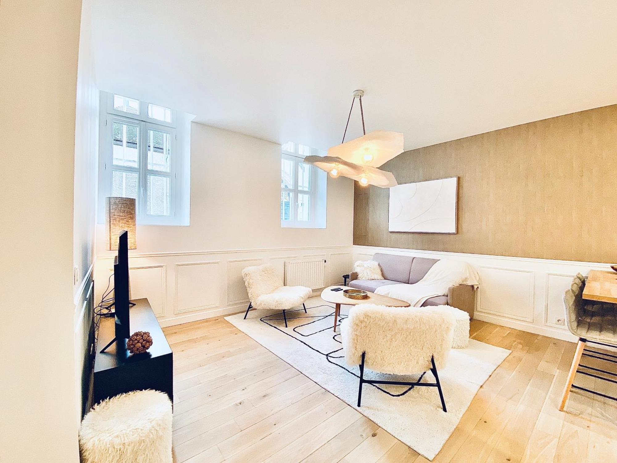 Velvet - Best Keys - Maison Duplex Elegante - Plein Centre Ville - Deco Minimaliste & Cosy - Literie Haut De Gamme - 2 Chambres Separees - Lit Queen Size & 1 Canape Convertible - Smart Tv - Wifi Fibre - Check-In Autonome Sens Exterior photo