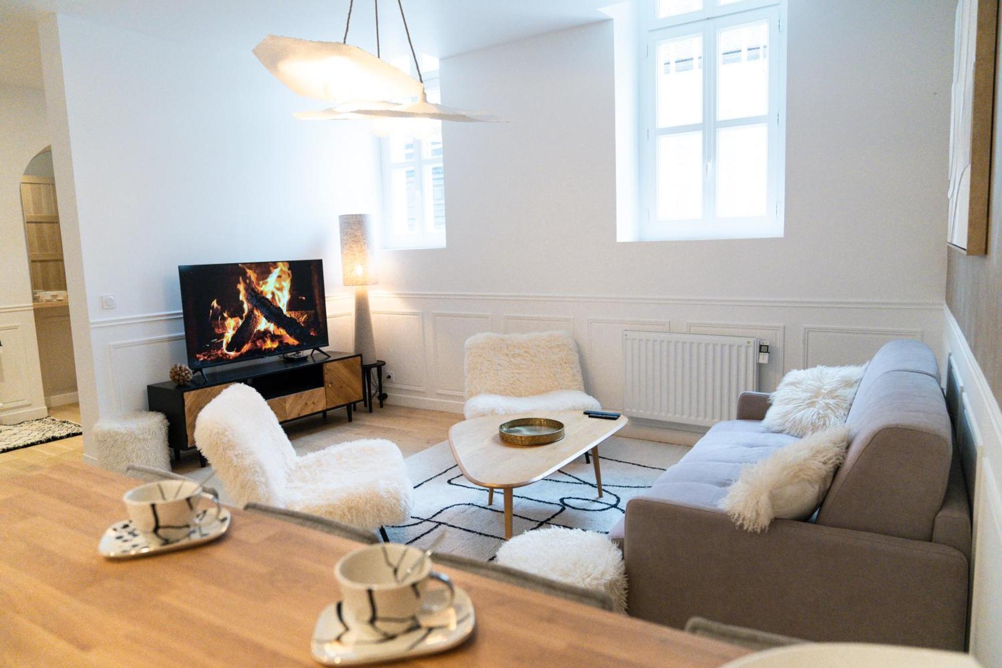 Velvet - Best Keys - Maison Duplex Elegante - Plein Centre Ville - Deco Minimaliste & Cosy - Literie Haut De Gamme - 2 Chambres Separees - Lit Queen Size & 1 Canape Convertible - Smart Tv - Wifi Fibre - Check-In Autonome Sens Exterior photo